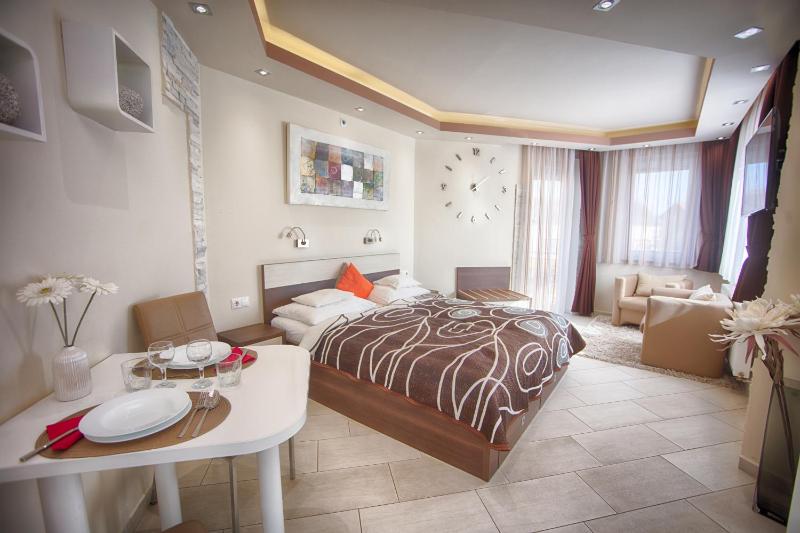 Deluxe Apartment image 1