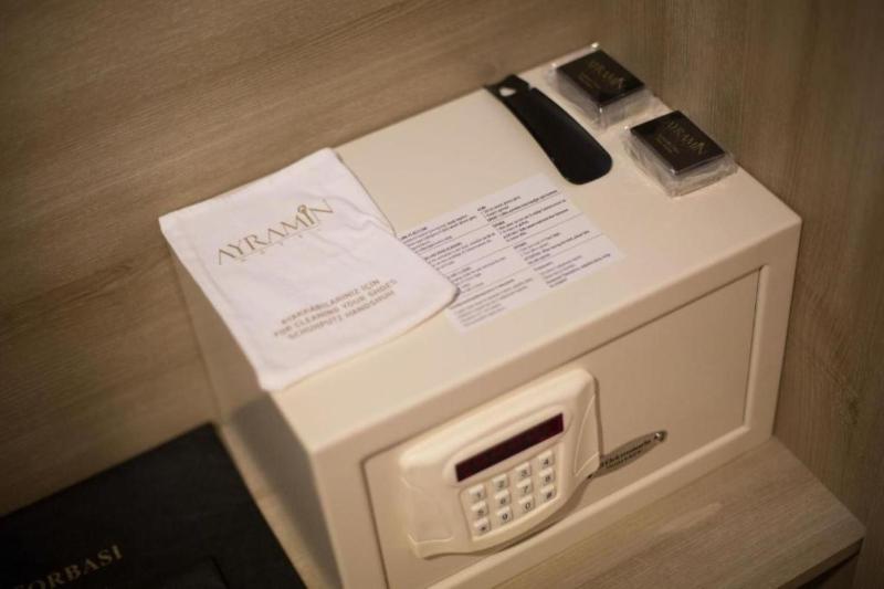 Open plan Family Room image 3