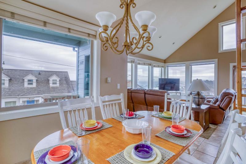Lincoln City Beach House - image 19