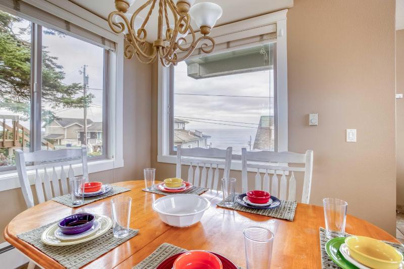 Lincoln City Beach House - image 36
