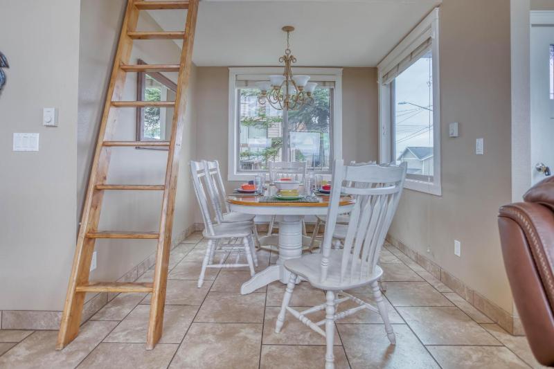 Lincoln City Beach House - image 35