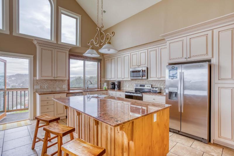 Lincoln City Beach House - image 13
