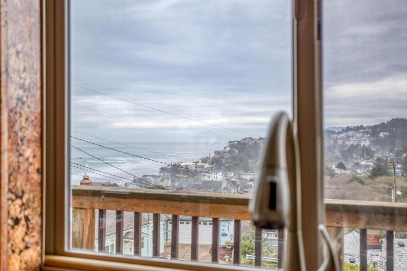 Lincoln City Beach House - image 27