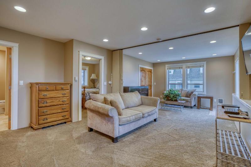 Lincoln City Beach House - image 33
