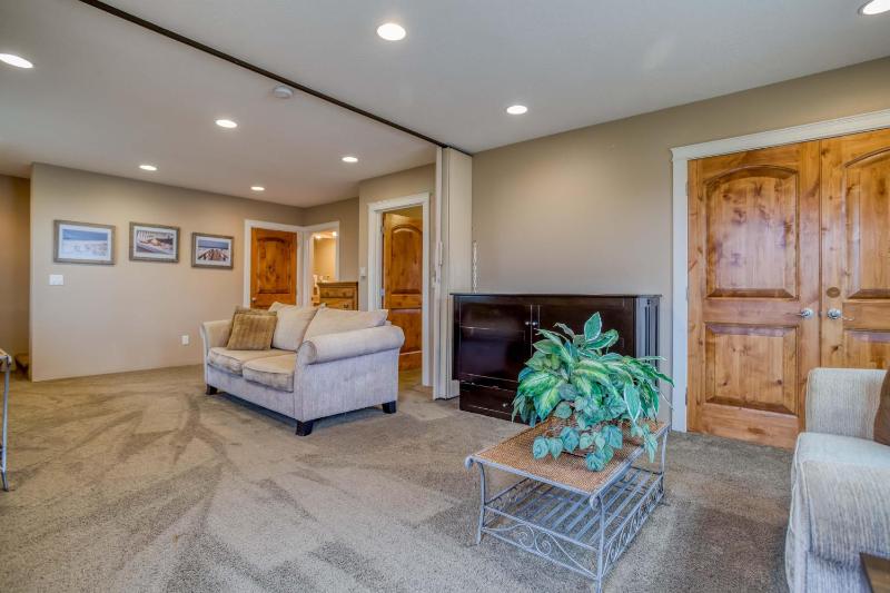 Lincoln City Beach House - image 43