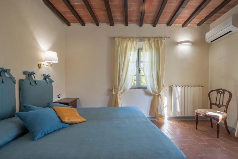 Apartment with Garden View image 4