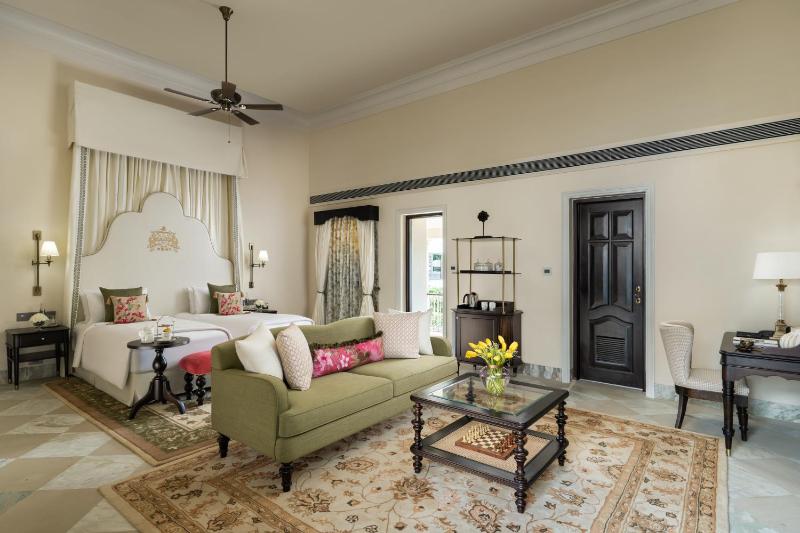 Grand Luxury King Bed Room image 1