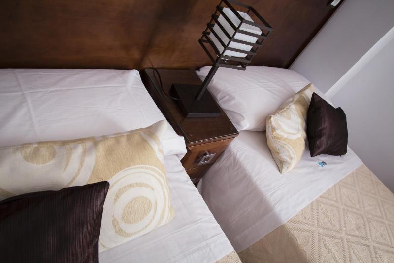 Two Bedroom Apartment with Balcony,  C/ Marques de Falces 2 image 3