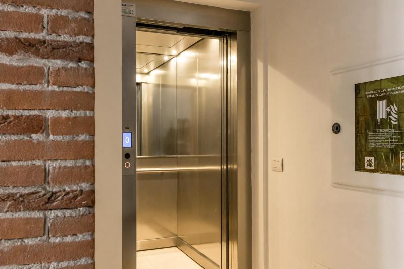 Veronetta Stunning Rooftop with Lift - image 16