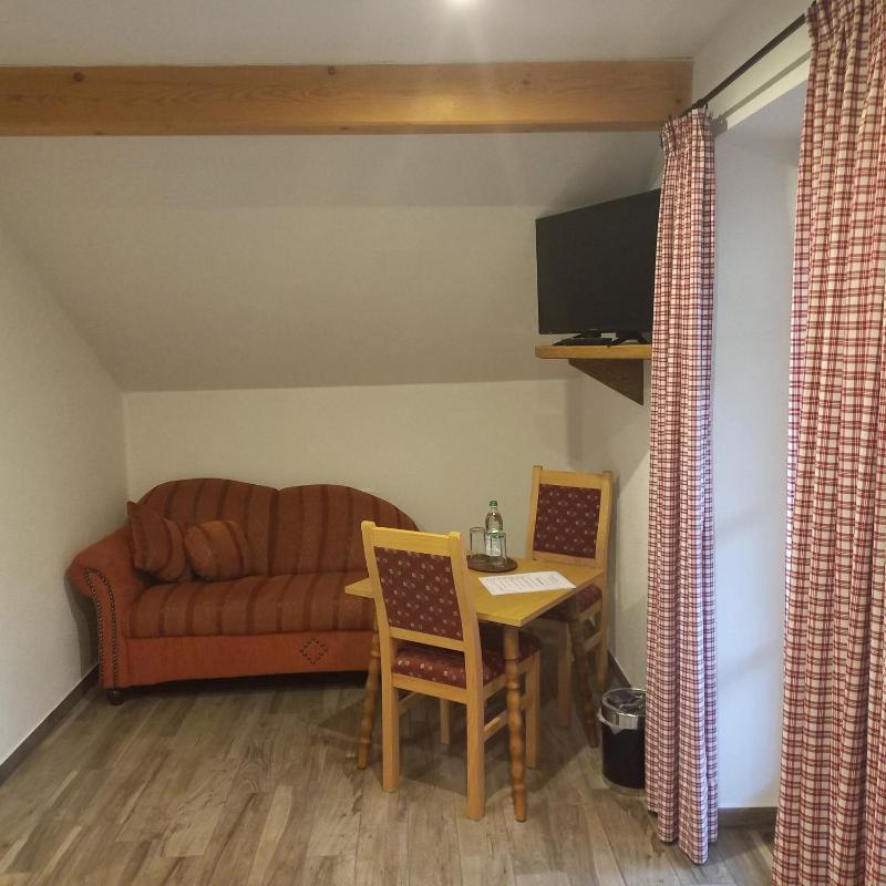 Double Room with Balcony image 4