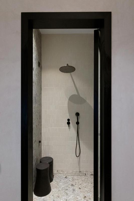CHRONOS Suite with Jacuzzi image 2