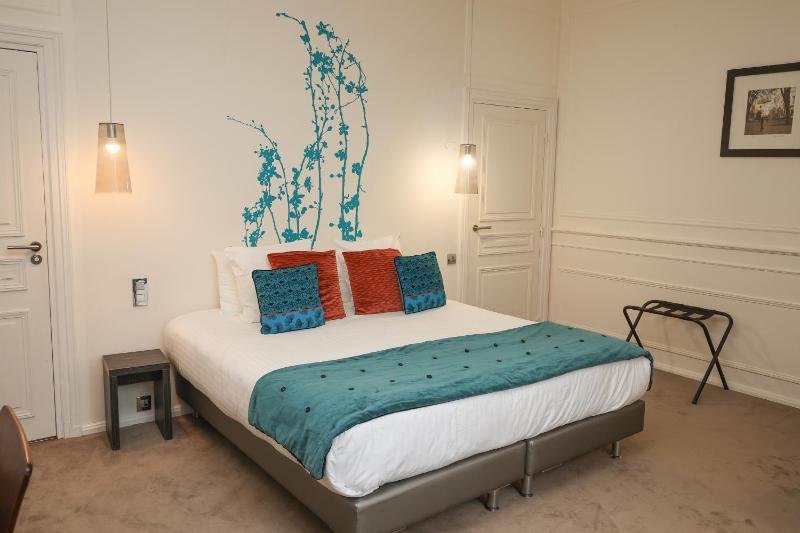 Deluxe Double Room with Balcony image 4