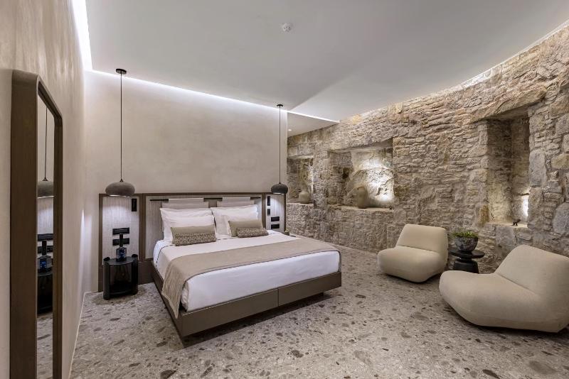 STONE Suite with Private Pool and Garden View image 1
