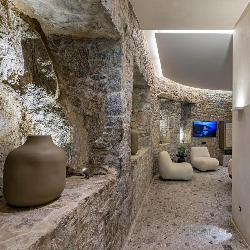 STONE Suite with Private Pool and Garden View image 3