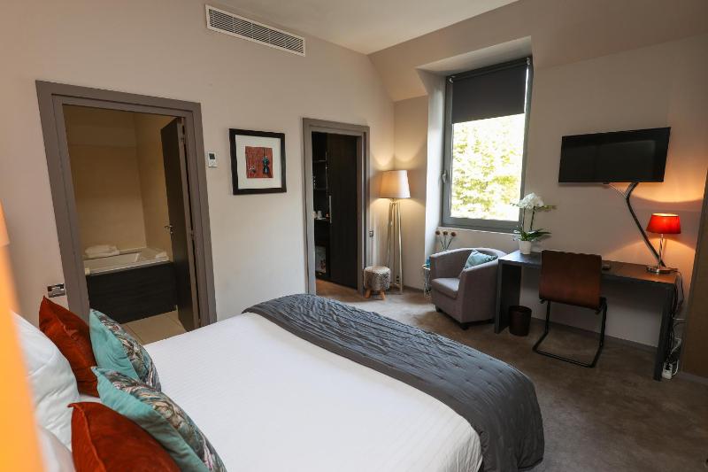 Standard Double Room image 2