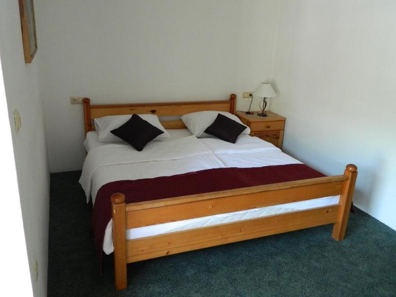 Standard Double Room image 4