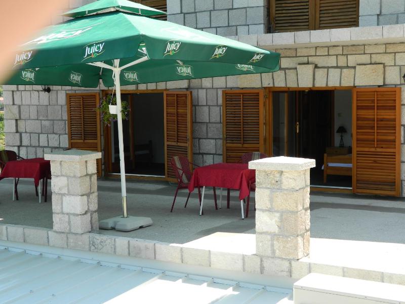 Double Room with Balcony image 3