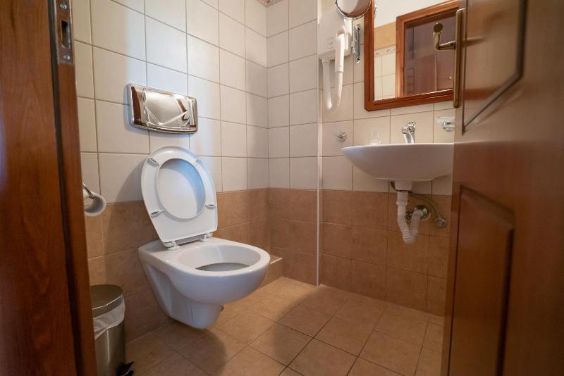 Double Room with Garden View image 4