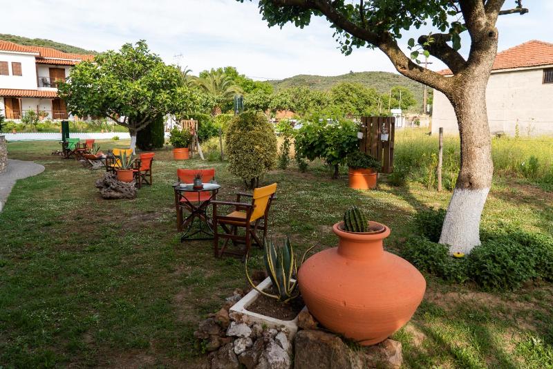 Double Room with Garden View image 2