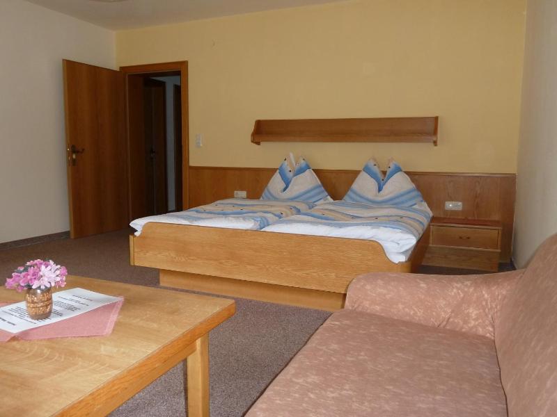 Double Room with Balcony image 1