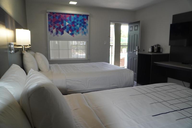 Double Room with Two Double Beds - Non-Smoking image 3