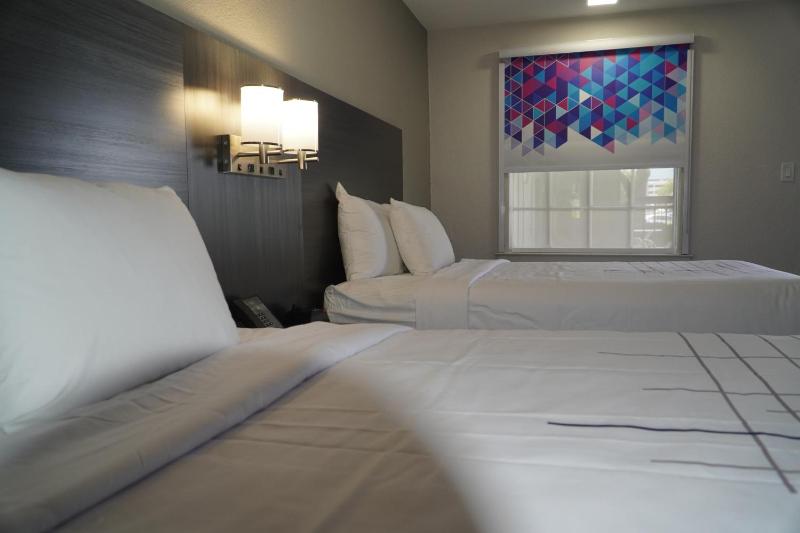 Double Room with Two Double Beds - Non-Smoking image 4
