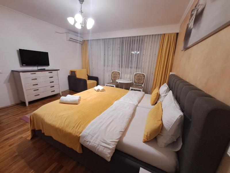 Deluxe Double or Twin Room image 1