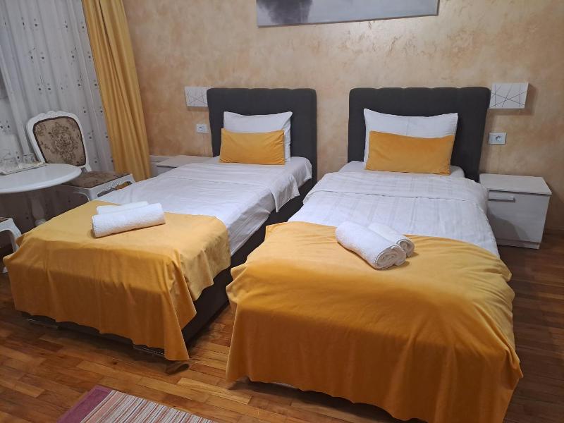 Deluxe Double or Twin Room image 3