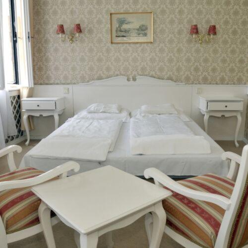 Double or Twin Room image 2