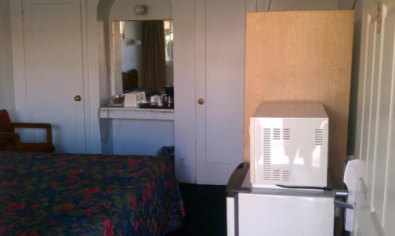 Queen Room image 2