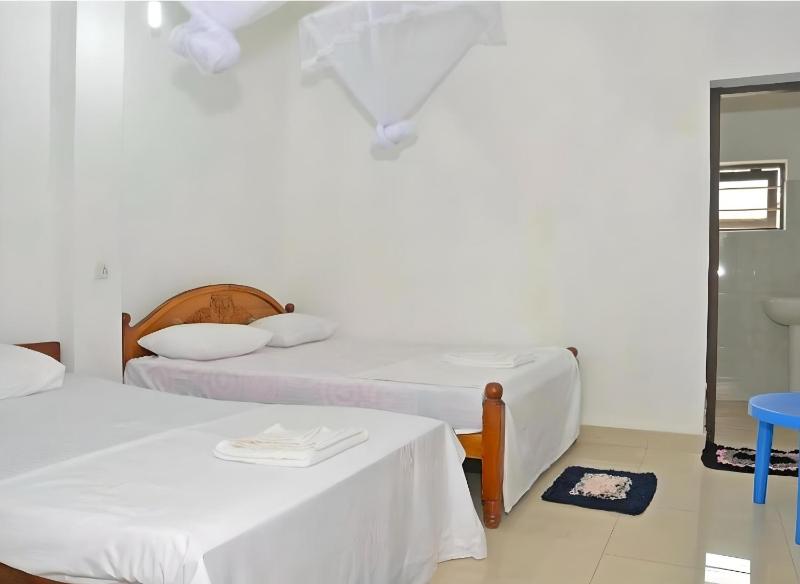 Traveller's Hostel Hikkaduwa - image 3