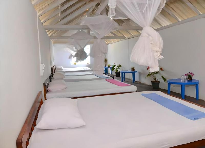 Traveller's Hostel Hikkaduwa - image 14