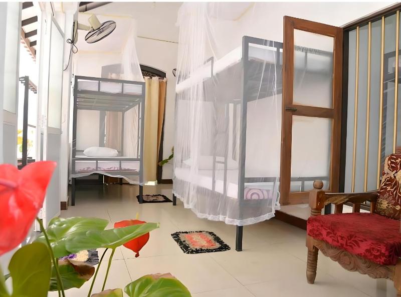 Traveller's Hostel Hikkaduwa - image 22