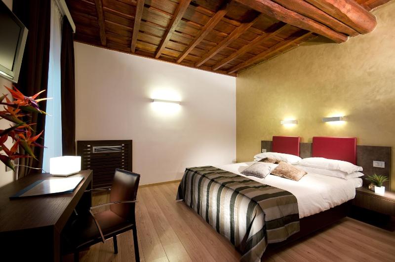 Triple Room image 2