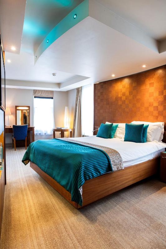 Standard Double Room image 3