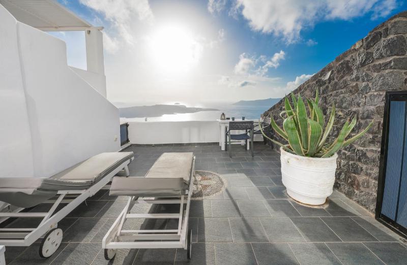 Executive Room with Caldera View image 2