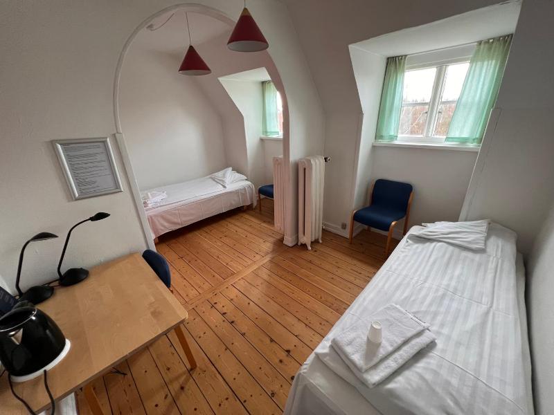 Twin Room with Shared Bathroom image 1
