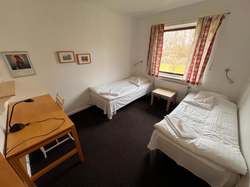 Twin Room image 1