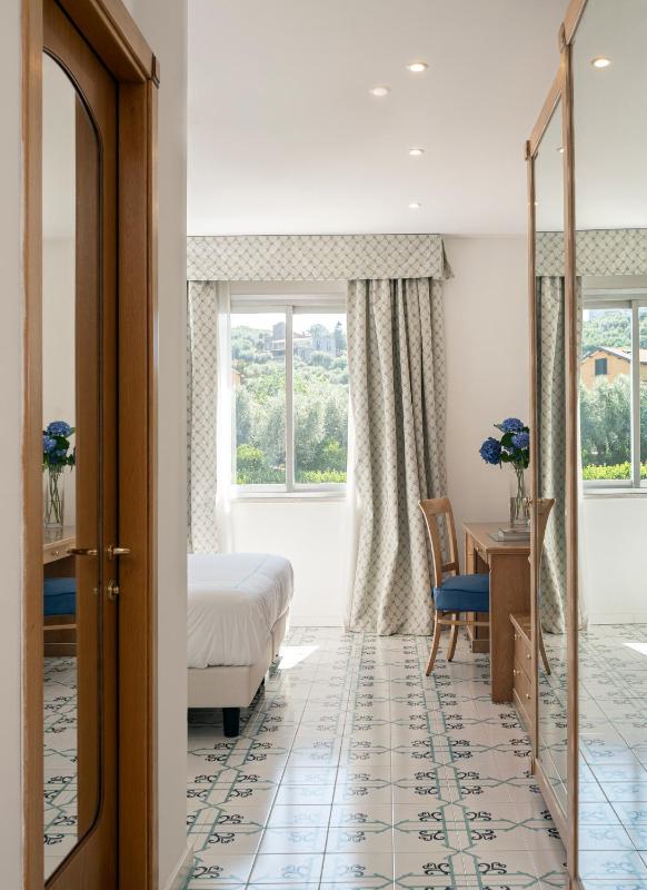 Basic Double or Twin Room image 3