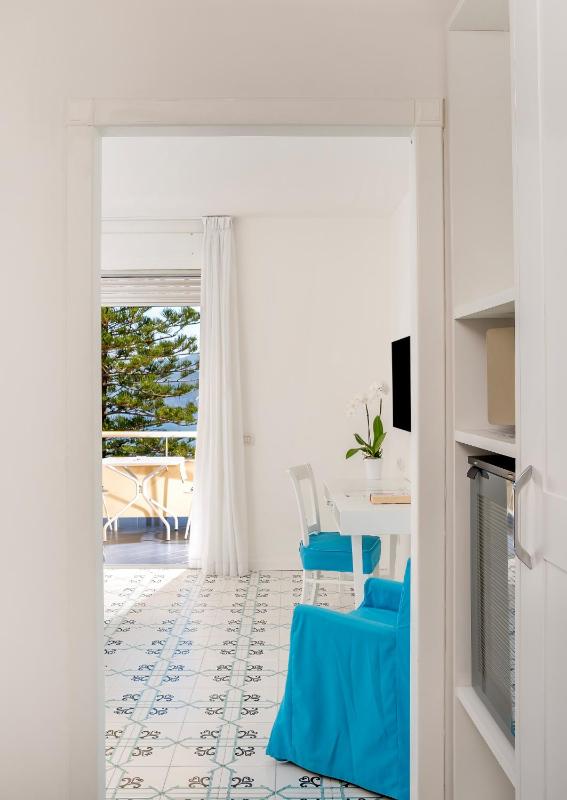 Triple Room with Sea View image 1
