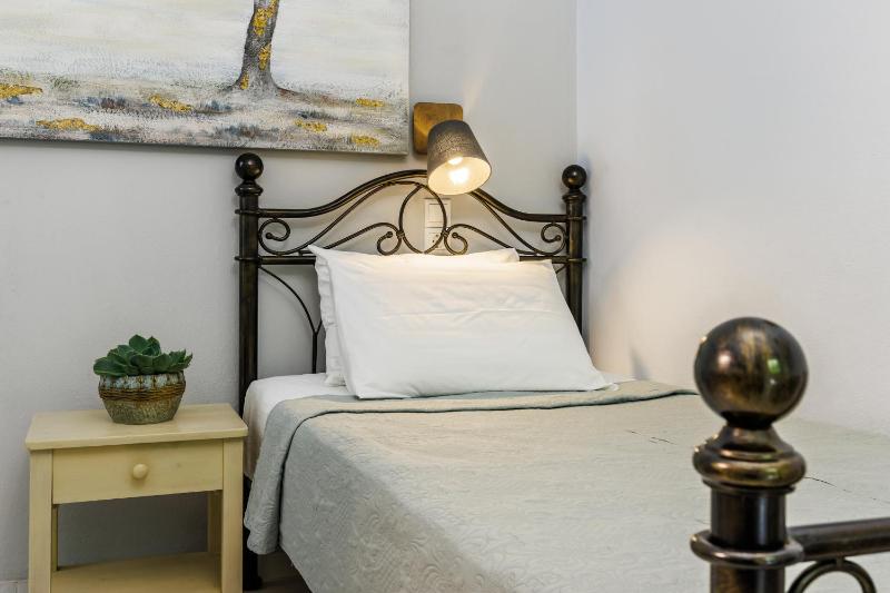 Yianna Cottage Studios - image 5
