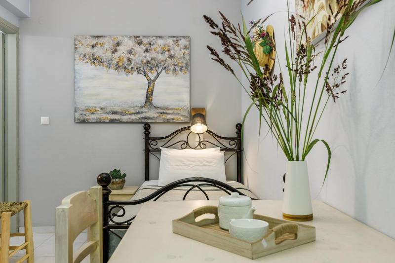 Yianna Cottage Studios - image 7