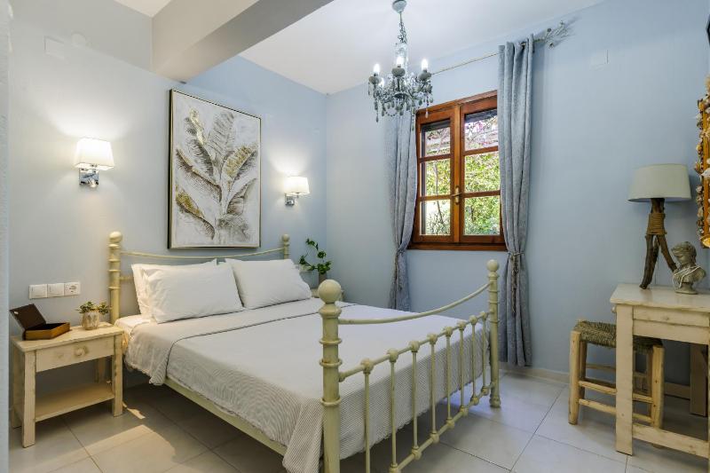 Yianna Cottage Studios - image 4
