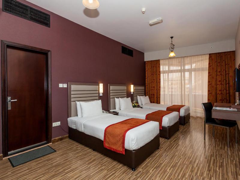 Standard Triple Room image 4