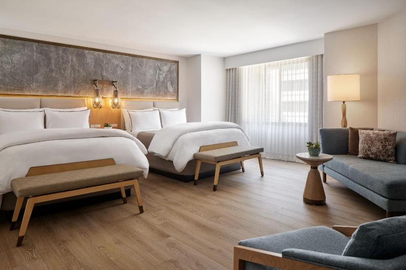 Queen Studio Suite with Two Queen Beds image 2