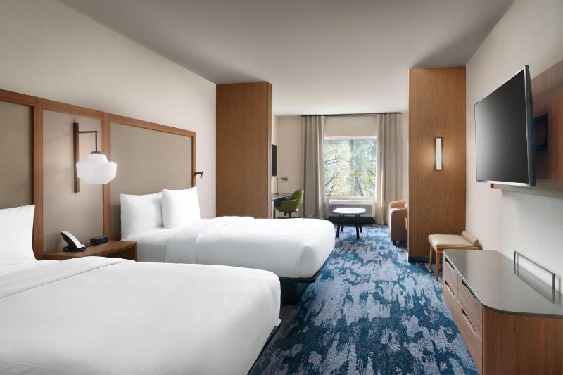 Executive 2 Queen(s), Guest room, 2 Queen, Sofa bed (Mobility Accessible w/ Tub) image 4