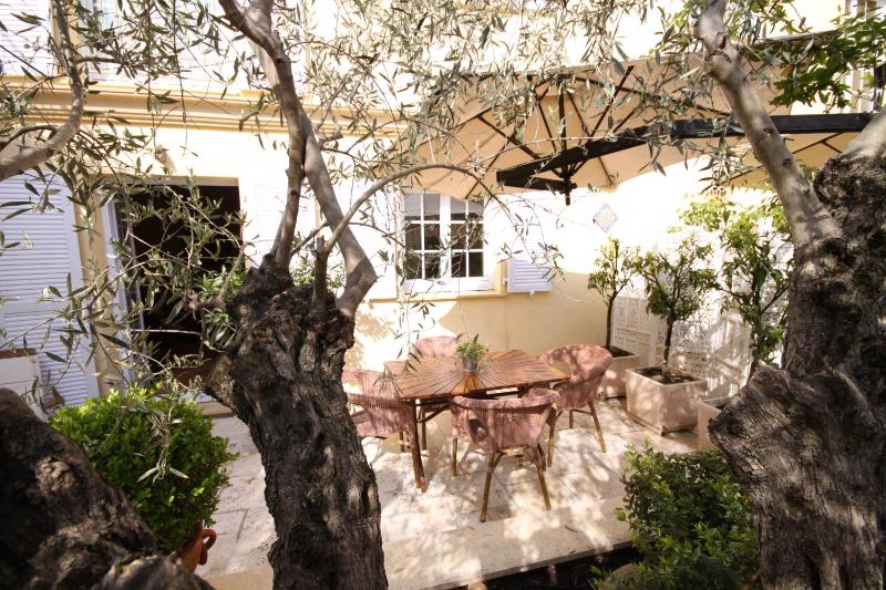 Two-Bedroom Apartment with Patio image 4