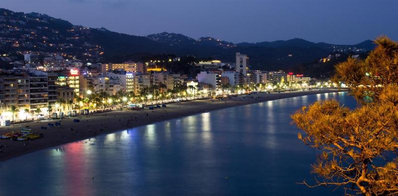 Central Lloret de Mar Apartment Modern Comfort City Views - image 12