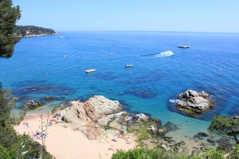 Central Lloret de Mar Apartment Modern Comfort City Views - image 10