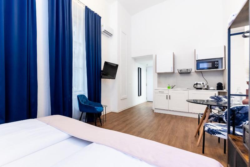 Adagio Downtown Rooms - image 4